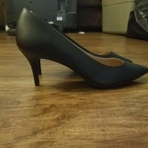 New without tag short high heels!!